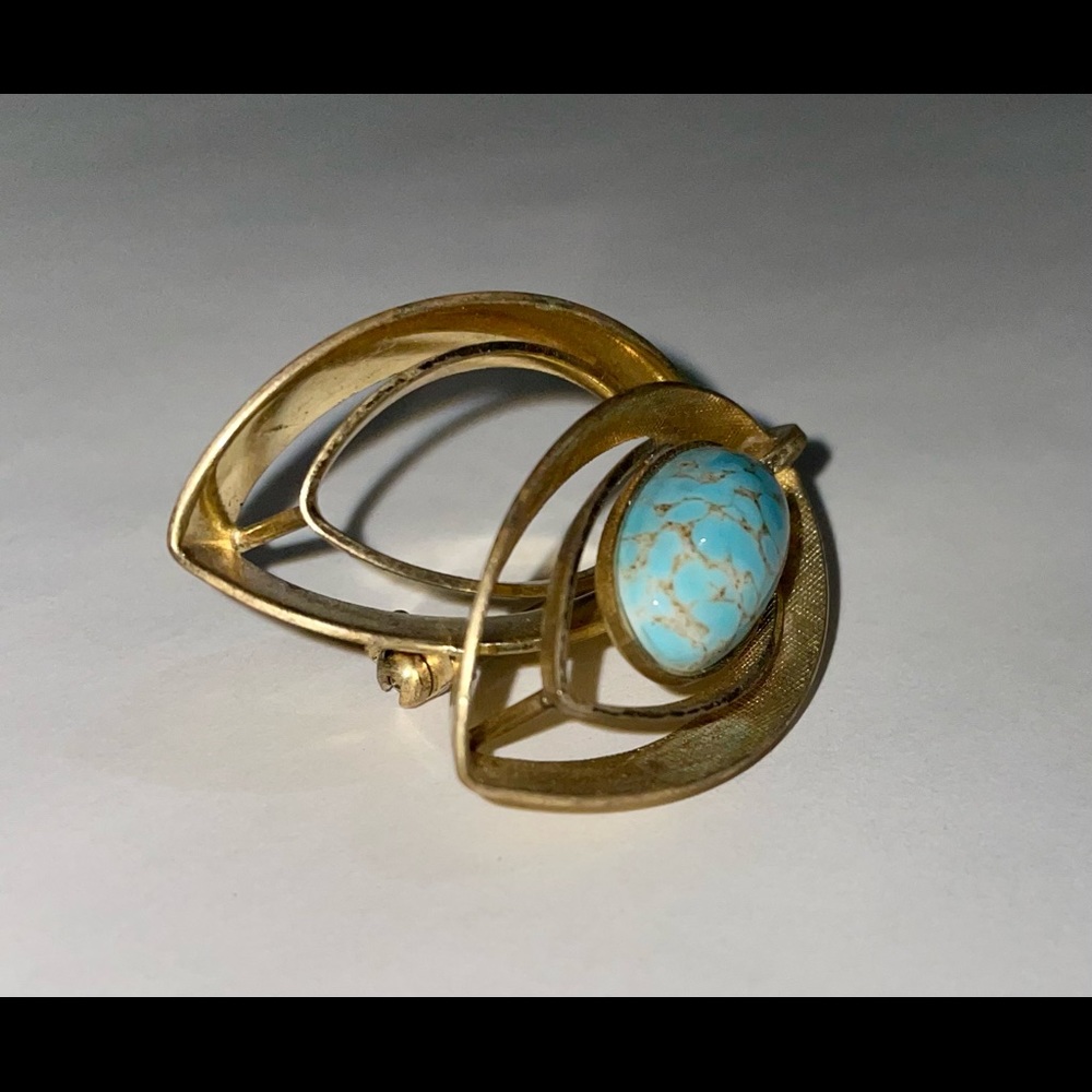 Vintage Light turquoise polished stone and gold Brooch